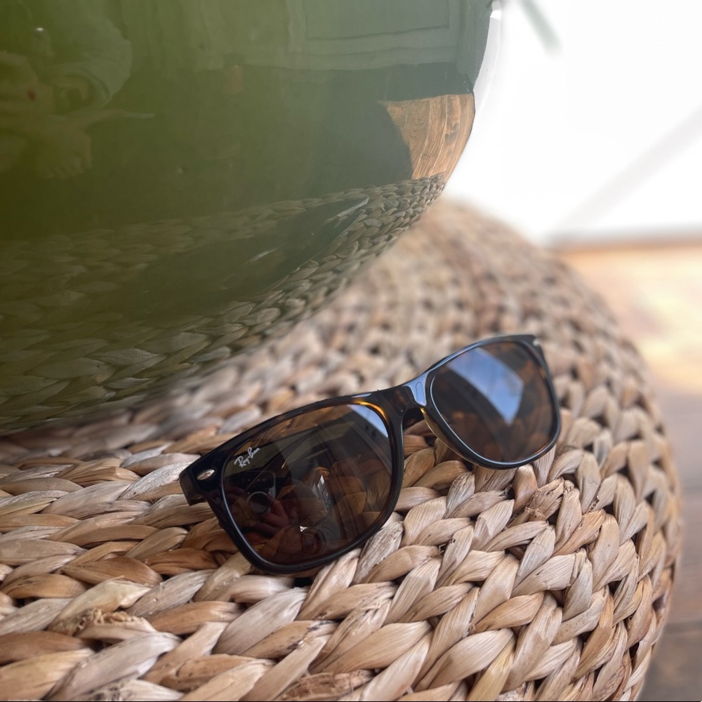 100% authentic Ray-ban tortoise and brown sunglasses - like new
